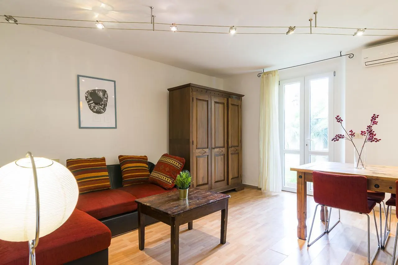 Nelson Mandela Forum Flat Firenze 0*,  Italien